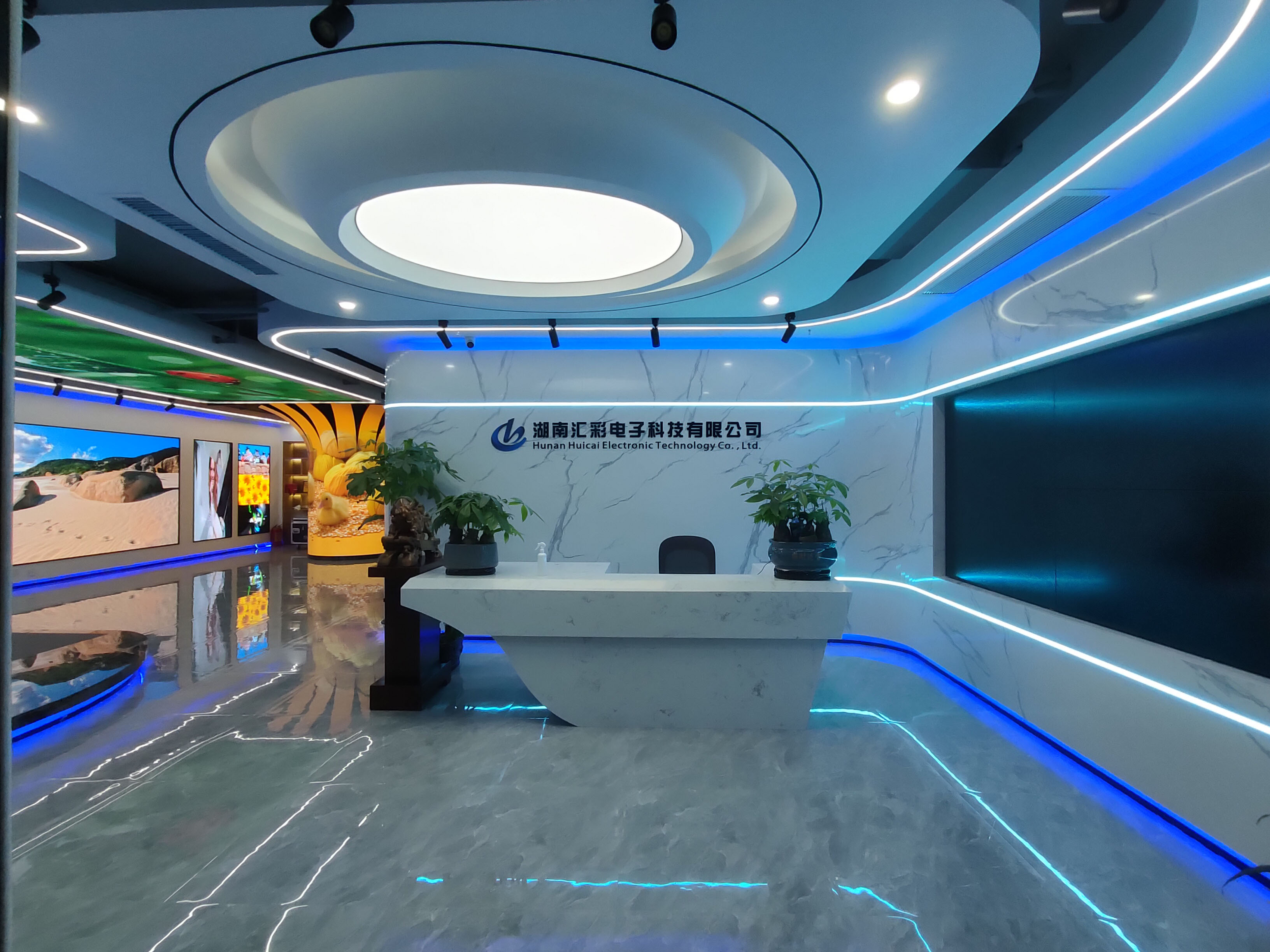 長沙LED顯示屏公司,長沙LED顯示屏廠家,長沙小間距LED顯示屏,長沙電子顯示屏,長沙LED異形屏,長沙LED透明屏,長沙LED顯示屏,長沙LED大屏,湖南LED顯示屏公司,湖南電子顯示屏,湖南全彩顯示屏,湖南LED顯示屏,湖南LED大屏