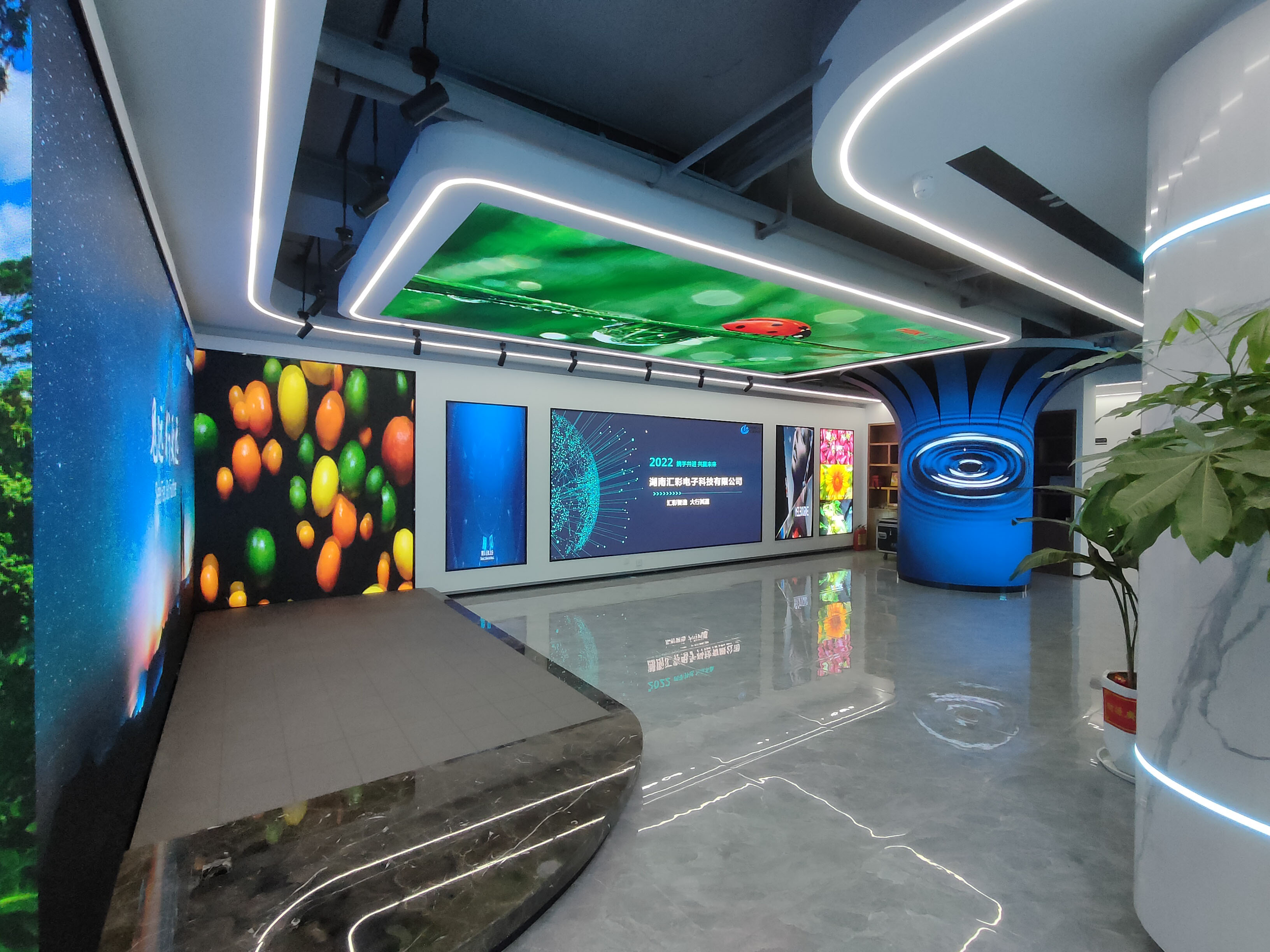 長沙LED顯示屏公司,長沙LED顯示屏廠家,長沙小間距LED顯示屏,長沙電子顯示屏,長沙LED異形屏,長沙LED透明屏,長沙LED顯示屏,長沙LED大屏,湖南LED顯示屏公司,湖南電子顯示屏,湖南全彩顯示屏,湖南LED顯示屏,湖南LED大屏